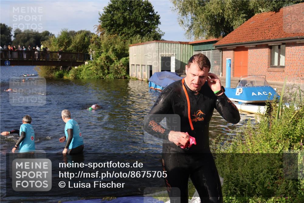 31.08.2025 - Elbe Triathlon Hamburg Luisa Fischer http://msf.ph/oto/8675705 31.08.2025 08:59:49 Schwimmen 445, 453 meine-sportfotos.de