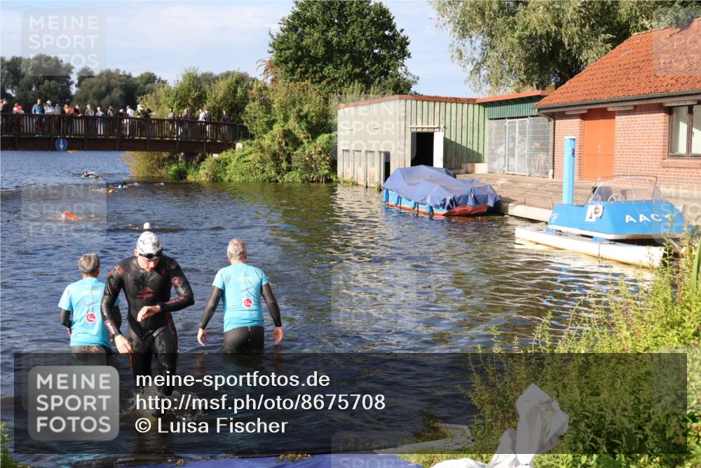 31.08.2025 - Elbe Triathlon Hamburg Luisa Fischer http://msf.ph/oto/8675708 31.08.2025 08:59:55 Schwimmen 445, 451 meine-sportfotos.de