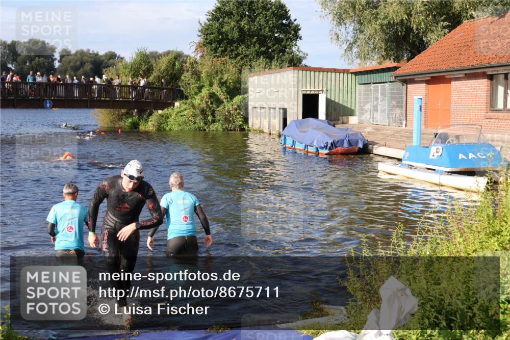 31.08.2025 - Elbe Triathlon Hamburg Luisa Fischer http://msf.ph/oto/8675711 31.08.2025 08:59:55 Schwimmen 445, 451 meine-sportfotos.de