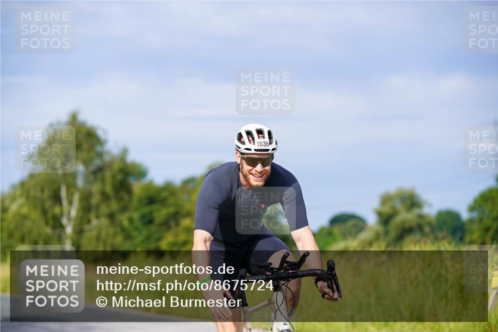 31.08.2025 - Elbe Triathlon Hamburg Michael Burmester http://msf.ph/oto/8675724 31.08.2025 10:21:19 Radfahren 687, 744, 822, 1034, 1036 meine-sportfotos.de