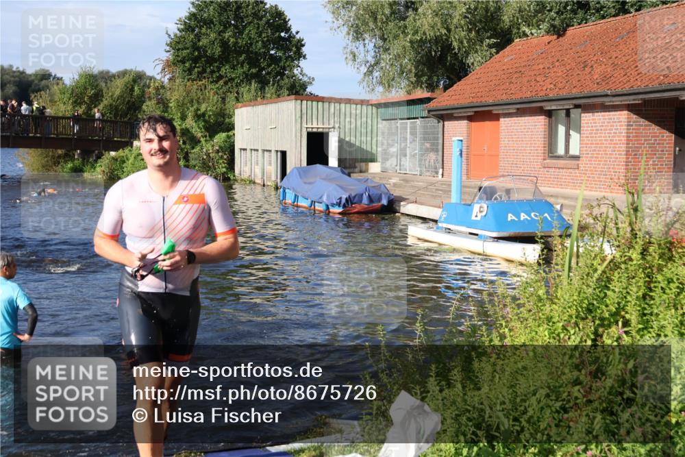 31.08.2025 - Elbe Triathlon Hamburg Luisa Fischer http://msf.ph/oto/8675726 31.08.2025 09:00:05 Schwimmen 451 meine-sportfotos.de