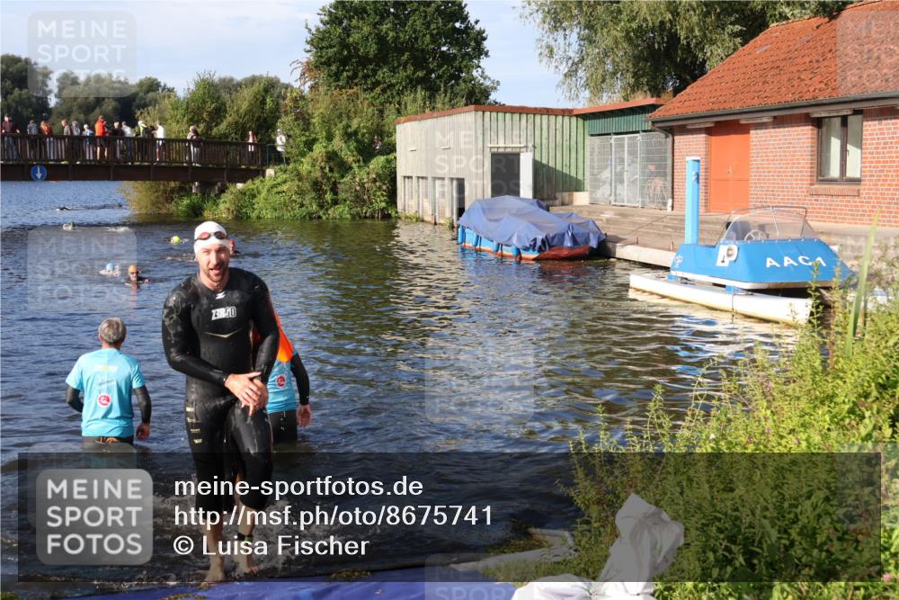 31.08.2025 - Elbe Triathlon Hamburg Luisa Fischer http://msf.ph/oto/8675741 31.08.2025 09:00:19 Schwimmen 456, 490 meine-sportfotos.de
