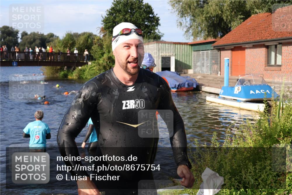 31.08.2025 - Elbe Triathlon Hamburg Luisa Fischer http://msf.ph/oto/8675754 31.08.2025 09:00:21 Schwimmen 456, 490 meine-sportfotos.de