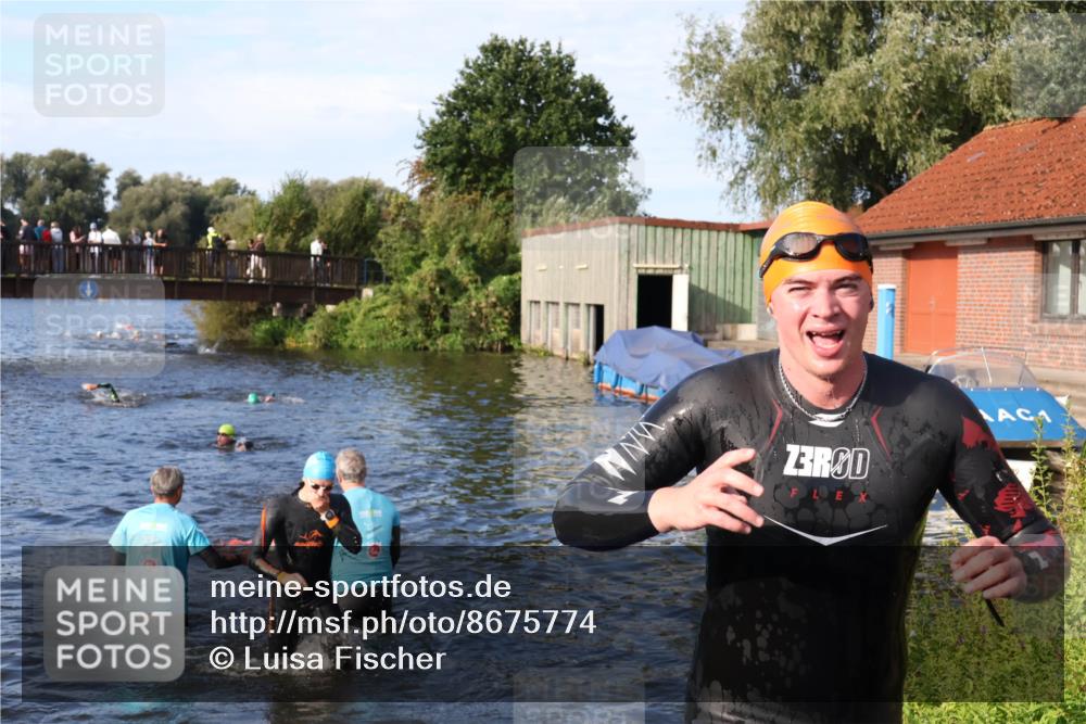31.08.2025 - Elbe Triathlon Hamburg Luisa Fischer http://msf.ph/oto/8675774 31.08.2025 09:00:41 Schwimmen 393, 424, 489 meine-sportfotos.de