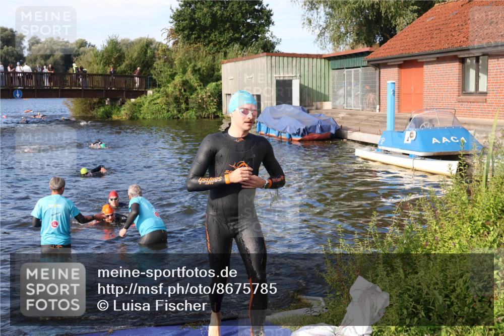 31.08.2025 - Elbe Triathlon Hamburg Luisa Fischer http://msf.ph/oto/8675785 31.08.2025 09:00:43 Schwimmen 393, 403, 424, 489 meine-sportfotos.de