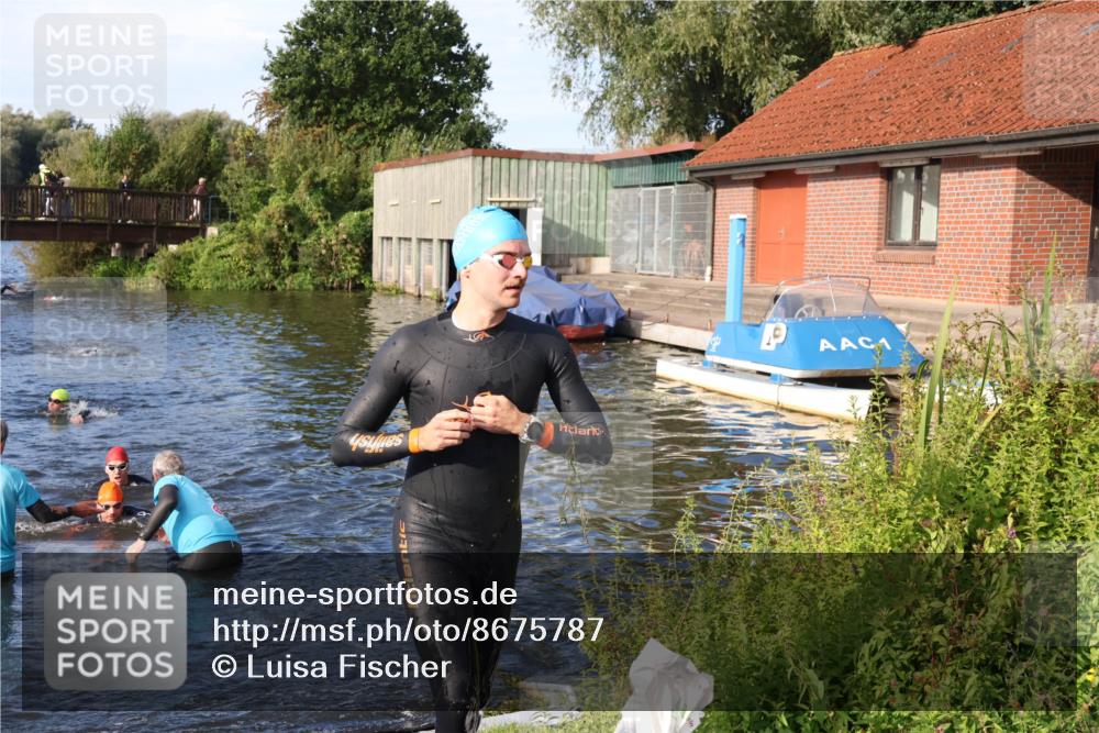 31.08.2025 - Elbe Triathlon Hamburg Luisa Fischer http://msf.ph/oto/8675787 31.08.2025 09:00:43 Schwimmen 393, 403, 424, 489 meine-sportfotos.de