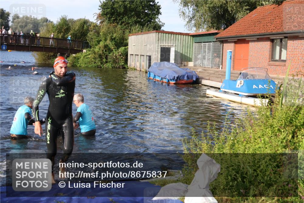 31.08.2025 - Elbe Triathlon Hamburg Luisa Fischer http://msf.ph/oto/8675837 31.08.2025 09:01:07 Schwimmen 471, 514 meine-sportfotos.de