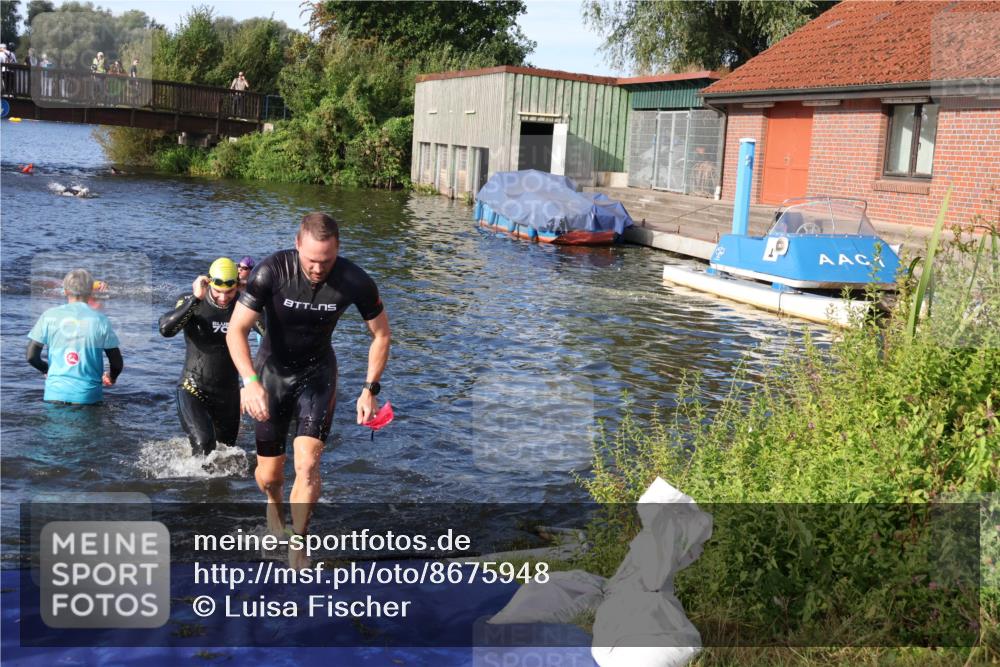 31.08.2025 - Elbe Triathlon Hamburg Luisa Fischer http://msf.ph/oto/8675948 31.08.2025 09:02:05 Schwimmen 469, 507 meine-sportfotos.de