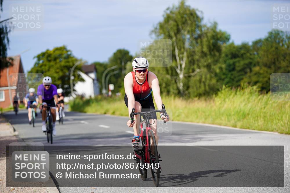 31.08.2025 - Elbe Triathlon Hamburg Michael Burmester http://msf.ph/oto/8675949 31.08.2025 10:22:05 Radfahren 413, 783, 842, 1042, 1081, 1101 meine-sportfotos.de