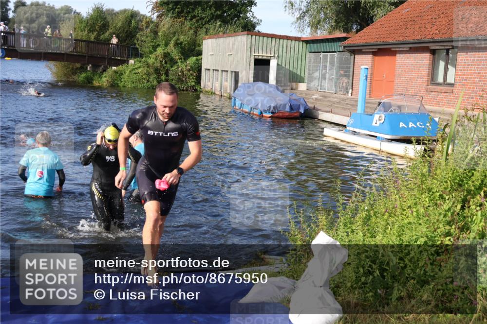 31.08.2025 - Elbe Triathlon Hamburg Luisa Fischer http://msf.ph/oto/8675950 31.08.2025 09:02:05 Schwimmen 469, 507 meine-sportfotos.de