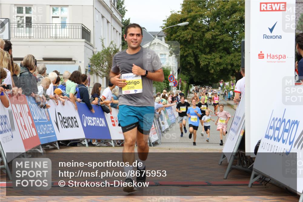 31.08.2025 - 21. Blankeneser Heldenlauf Strokosch-Dieckow http://msf.ph/oto/8675953 31.08.2025 10:28:48 Ziel 2346, 2697, 2700, 2387 meine-sportfotos.de