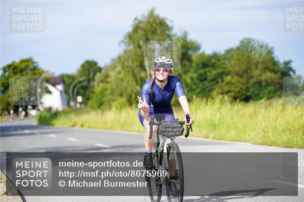31.08.2025 - Elbe Triathlon Hamburg Michael Burmester http://msf.ph/oto/8675969 31.08.2025 10:22:09 Radfahren 413, 783, 824, 1081 meine-sportfotos.de