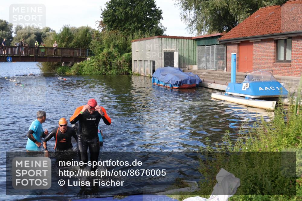 31.08.2025 - Elbe Triathlon Hamburg Luisa Fischer http://msf.ph/oto/8676005 31.08.2025 09:02:58 Schwimmen 480, 493, 496 meine-sportfotos.de