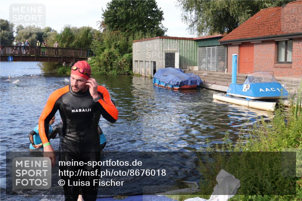 31.08.2025 - Elbe Triathlon Hamburg Luisa Fischer http://msf.ph/oto/8676018 31.08.2025 09:03:01 Schwimmen 480, 493, 496 meine-sportfotos.de