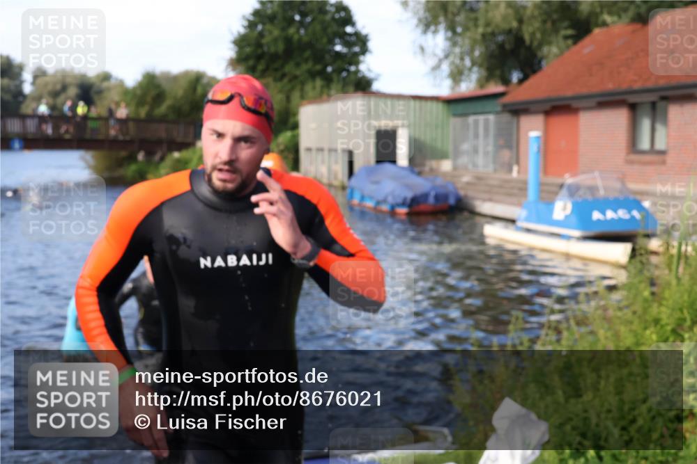 31.08.2025 - Elbe Triathlon Hamburg Luisa Fischer http://msf.ph/oto/8676021 31.08.2025 09:03:01 Schwimmen 480, 493, 496 meine-sportfotos.de