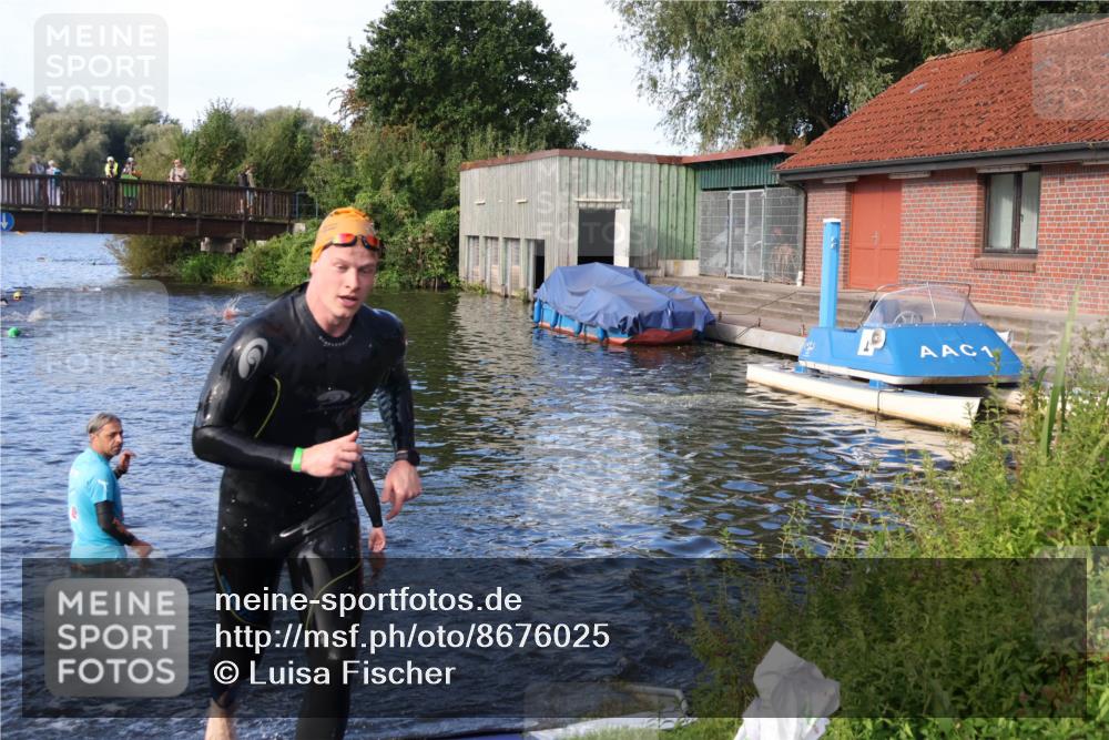 31.08.2025 - Elbe Triathlon Hamburg Luisa Fischer http://msf.ph/oto/8676025 31.08.2025 09:03:04 Schwimmen 480, 493, 496 meine-sportfotos.de