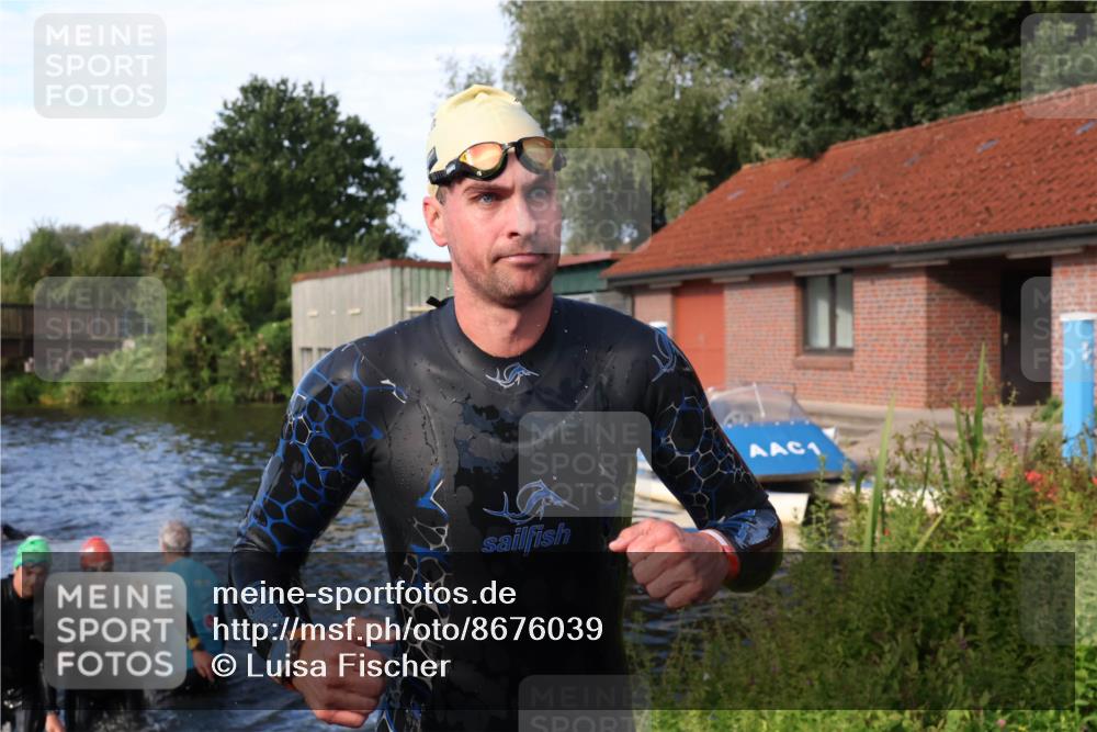 31.08.2025 - Elbe Triathlon Hamburg Luisa Fischer http://msf.ph/oto/8676039 31.08.2025 09:03:33 Schwimmen 394, 582, 619 meine-sportfotos.de