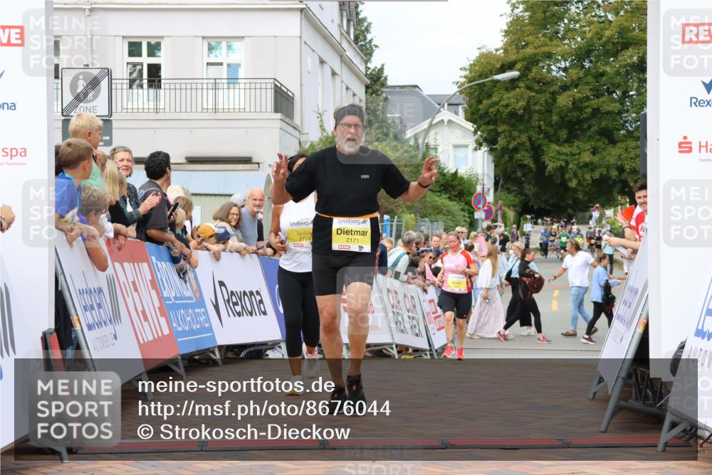 31.08.2025 - 21. Blankeneser Heldenlauf Strokosch-Dieckow http://msf.ph/oto/8676044 31.08.2025 10:34:07 Ziel 2378, 2563, 2724, 2120, 2171 meine-sportfotos.de