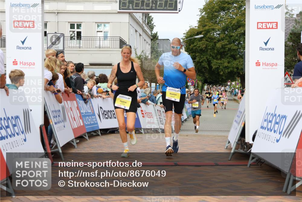 31.08.2025 - 21. Blankeneser Heldenlauf Strokosch-Dieckow http://msf.ph/oto/8676049 31.08.2025 10:28:42 Ziel 2697, 2700, 2351, 2687 meine-sportfotos.de