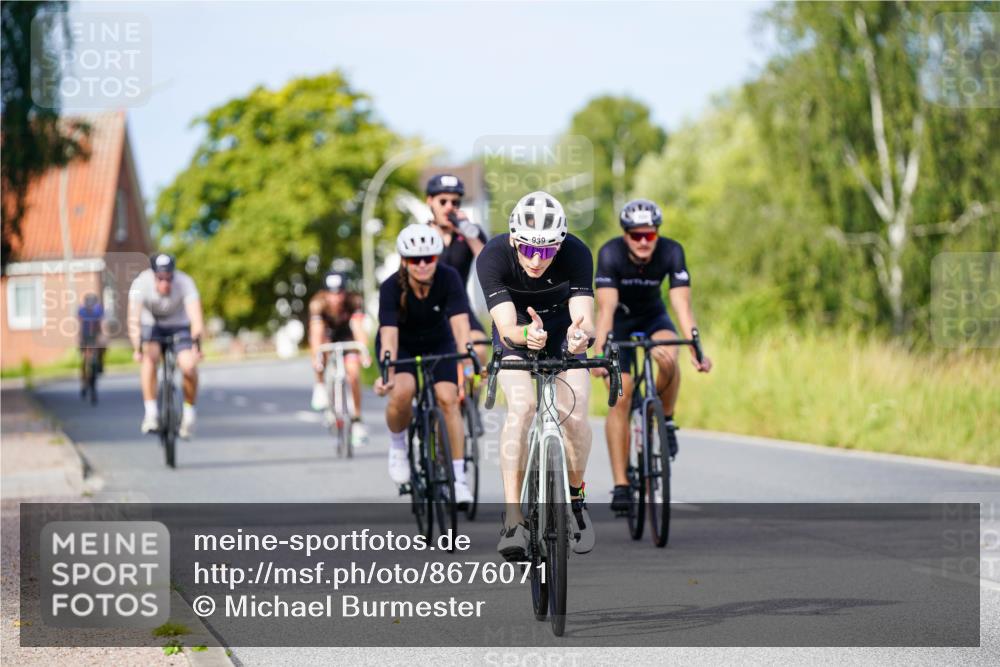 31.08.2025 - Elbe Triathlon Hamburg Michael Burmester http://msf.ph/oto/8676071 31.08.2025 10:22:36 Radfahren 400, 612, 879, 939, 984, 998, 1070 meine-sportfotos.de
