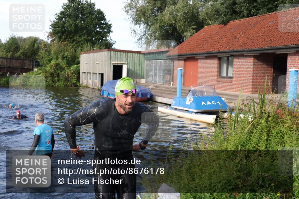 31.08.2025 - Elbe Triathlon Hamburg Luisa Fischer http://msf.ph/oto/8676178 31.08.2025 09:05:38 Schwimmen 596, 672 meine-sportfotos.de