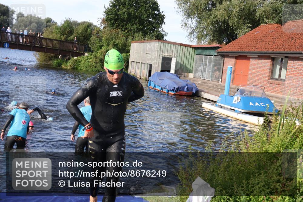 31.08.2025 - Elbe Triathlon Hamburg Luisa Fischer http://msf.ph/oto/8676249 31.08.2025 09:06:12 Schwimmen 410, 598, 645 meine-sportfotos.de