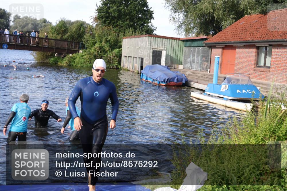 31.08.2025 - Elbe Triathlon Hamburg Luisa Fischer http://msf.ph/oto/8676292 31.08.2025 09:06:29 Schwimmen 530, 537 meine-sportfotos.de