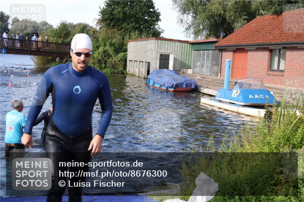31.08.2025 - Elbe Triathlon Hamburg Luisa Fischer http://msf.ph/oto/8676300 31.08.2025 09:06:30 Schwimmen 530, 537 meine-sportfotos.de