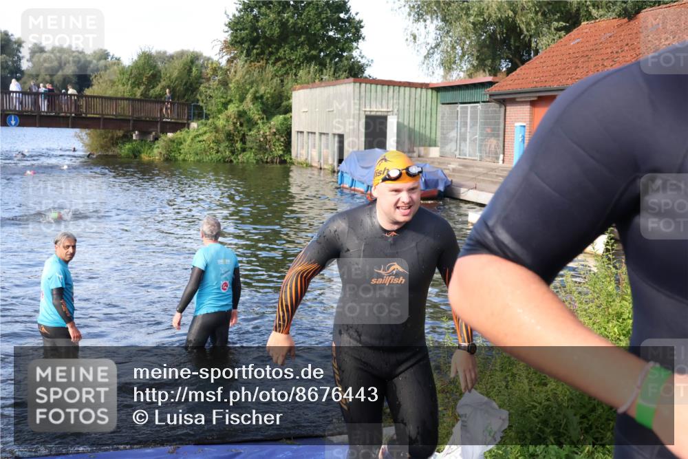 31.08.2025 - Elbe Triathlon Hamburg Luisa Fischer http://msf.ph/oto/8676443 31.08.2025 09:07:41 Schwimmen 402, 487 meine-sportfotos.de