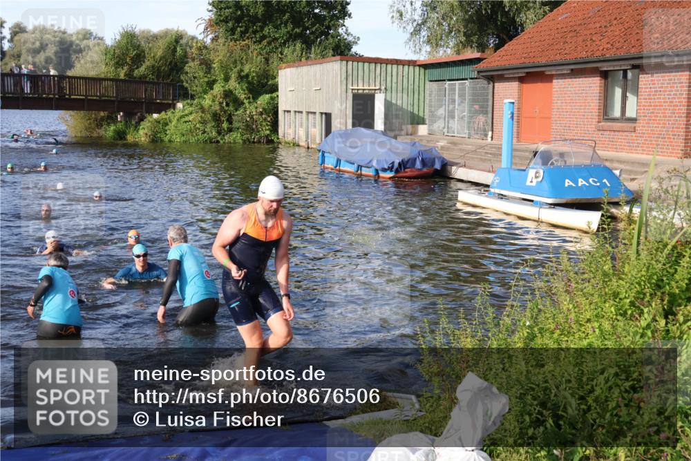 31.08.2025 - Elbe Triathlon Hamburg Luisa Fischer http://msf.ph/oto/8676506 31.08.2025 09:08:52 Schwimmen 422, 497, 521, 925 meine-sportfotos.de