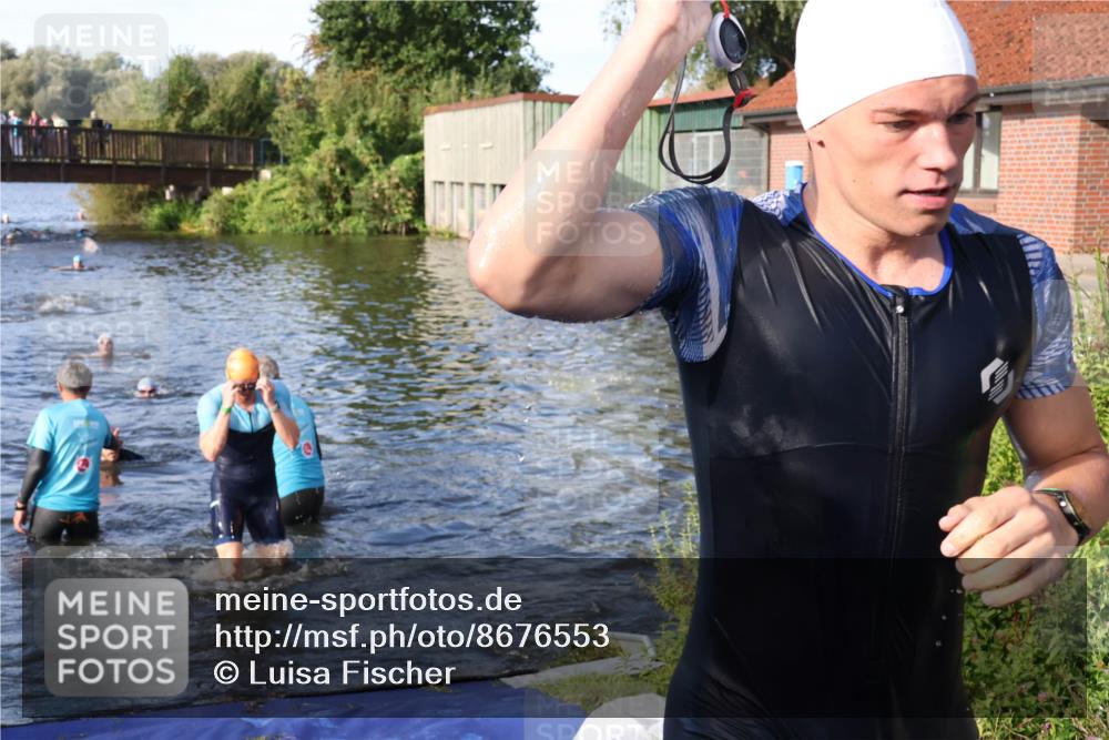31.08.2025 - Elbe Triathlon Hamburg Luisa Fischer http://msf.ph/oto/8676553 31.08.2025 09:09:02 Schwimmen 418, 472, 521, 925 meine-sportfotos.de