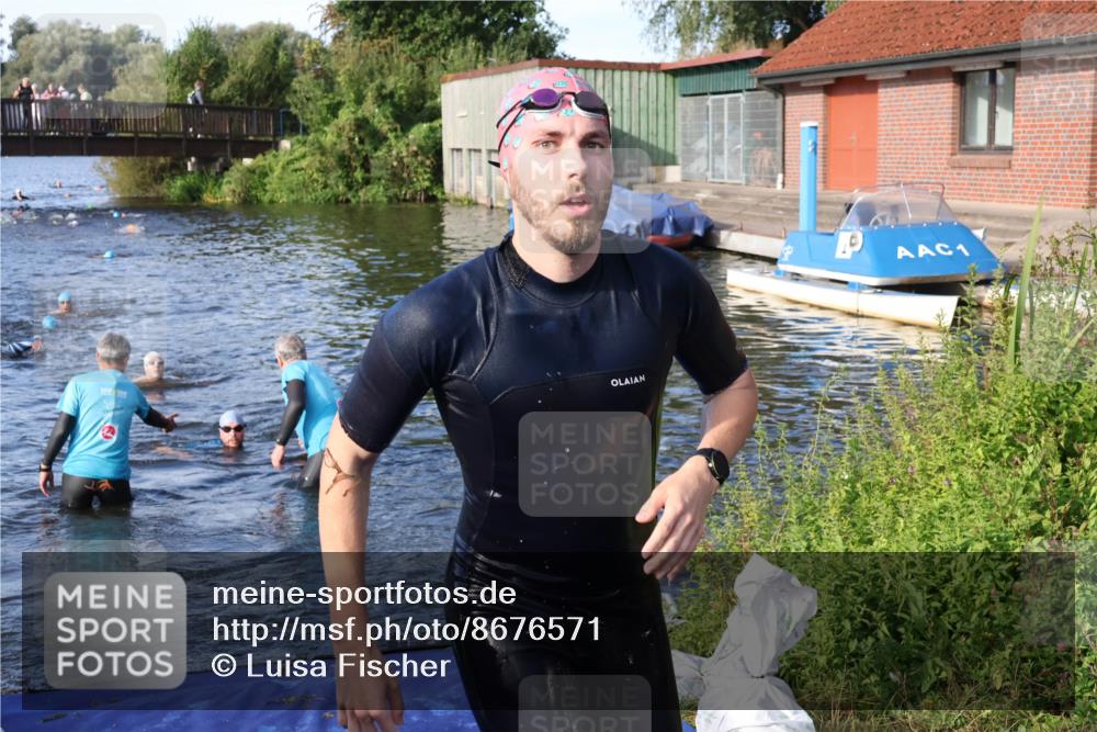 31.08.2025 - Elbe Triathlon Hamburg Luisa Fischer http://msf.ph/oto/8676571 31.08.2025 09:09:09 Schwimmen 417, 418, 472, 511 meine-sportfotos.de