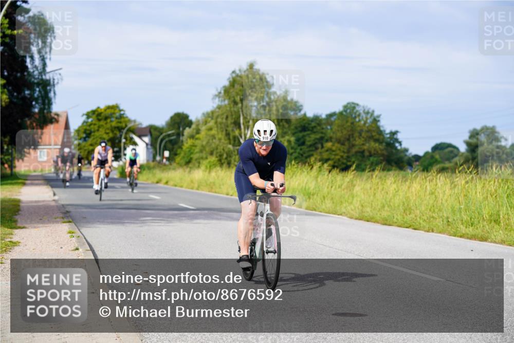 31.08.2025 - Elbe Triathlon Hamburg Michael Burmester http://msf.ph/oto/8676592 31.08.2025 10:24:36 Radfahren 594, 910, 979, 1075, 1080, 1092 meine-sportfotos.de
