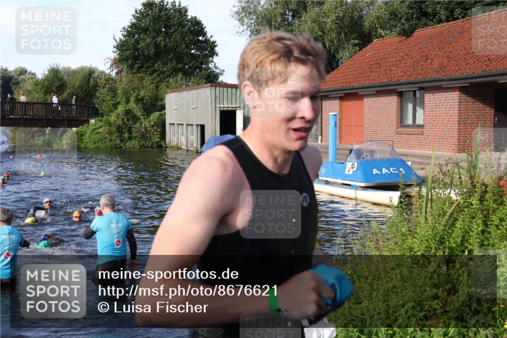 31.08.2025 - Elbe Triathlon Hamburg Luisa Fischer http://msf.ph/oto/8676621 31.08.2025 09:09:45 Schwimmen 390, 561 meine-sportfotos.de