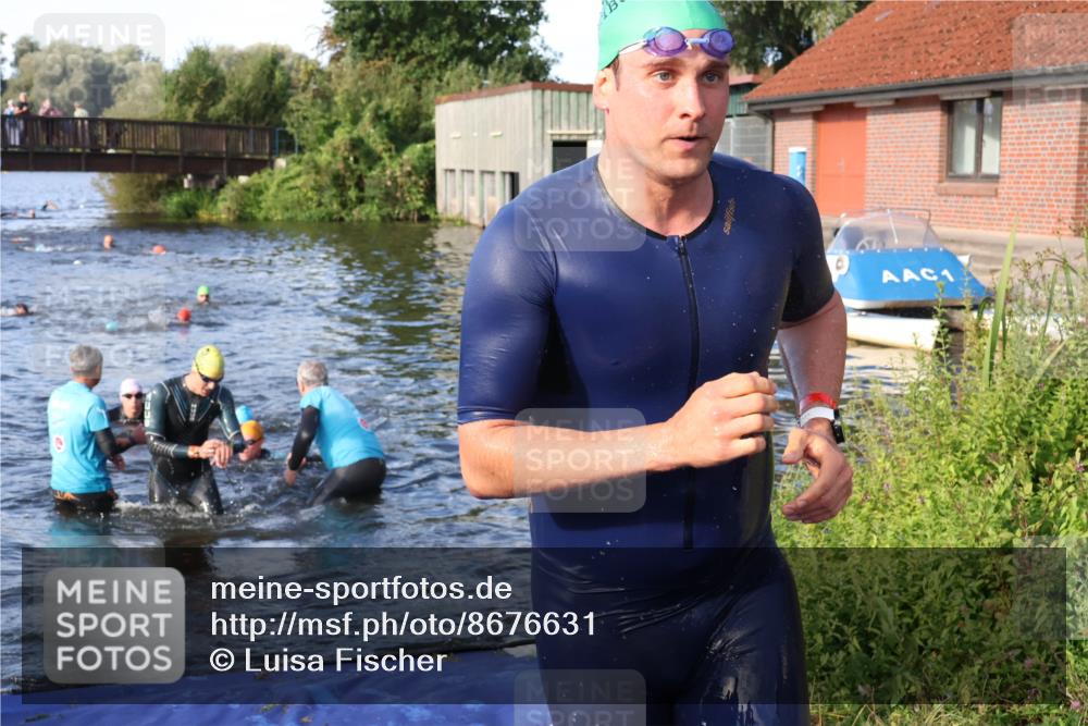 31.08.2025 - Elbe Triathlon Hamburg Luisa Fischer http://msf.ph/oto/8676631 31.08.2025 09:09:53 Schwimmen 459, 481, 561, 589, 646 meine-sportfotos.de