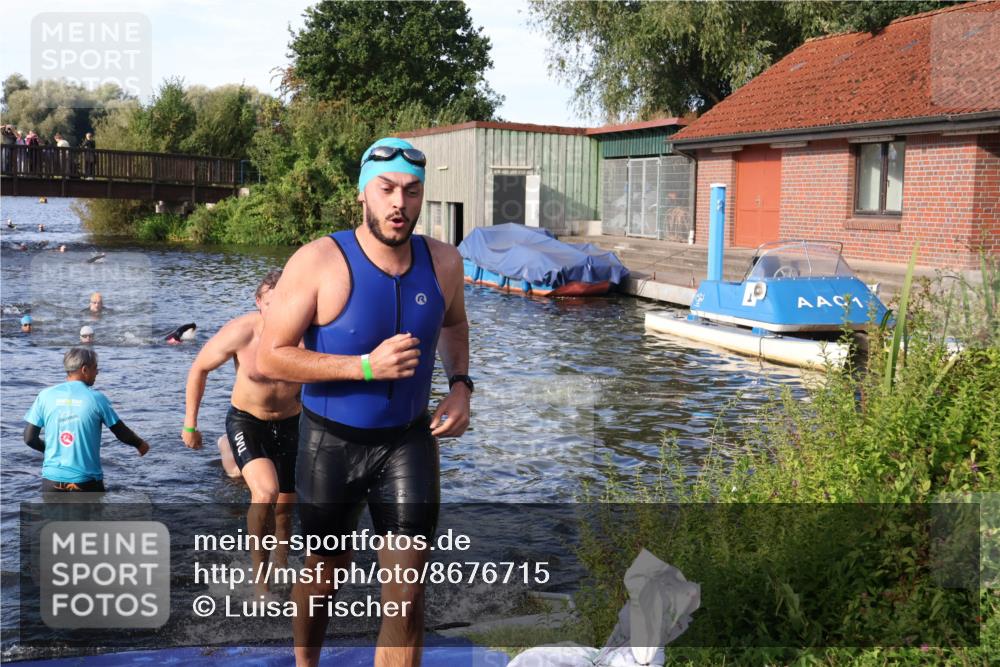 31.08.2025 - Elbe Triathlon Hamburg Luisa Fischer http://msf.ph/oto/8676715 31.08.2025 09:10:15 Schwimmen 432, 473, 478, 658 meine-sportfotos.de