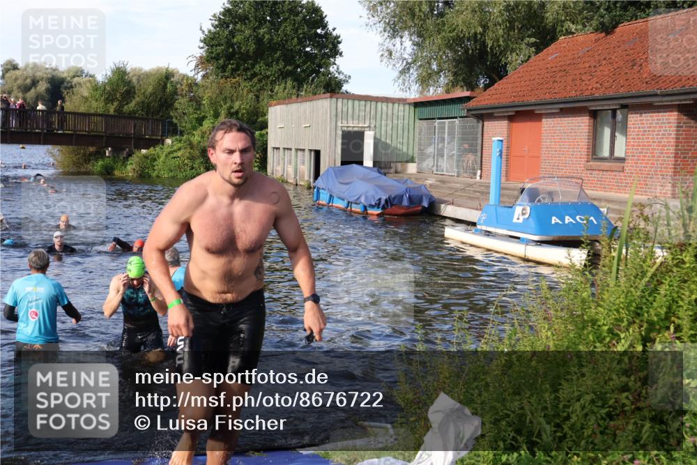 31.08.2025 - Elbe Triathlon Hamburg Luisa Fischer http://msf.ph/oto/8676722 31.08.2025 09:10:16 Schwimmen 432, 473, 478, 658 meine-sportfotos.de