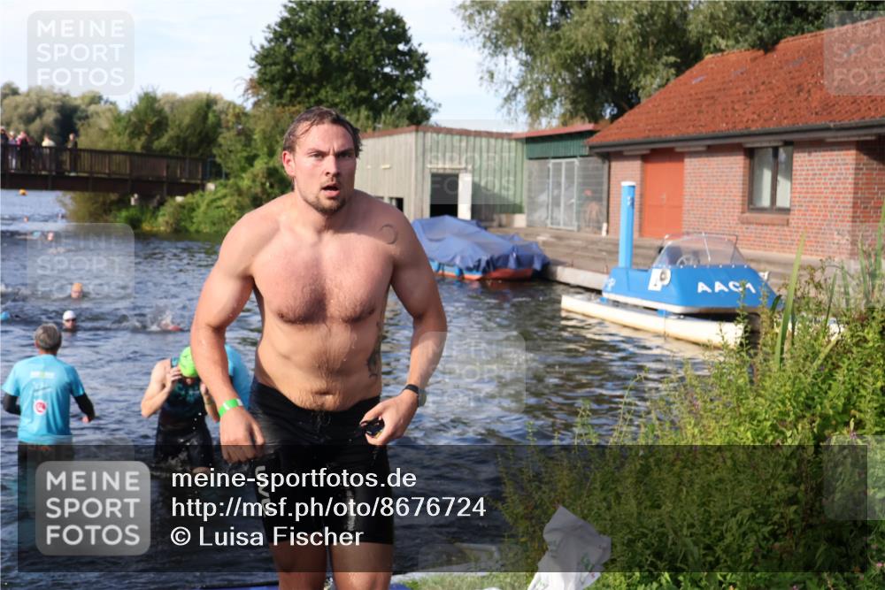 31.08.2025 - Elbe Triathlon Hamburg Luisa Fischer http://msf.ph/oto/8676724 31.08.2025 09:10:16 Schwimmen 432, 473, 478, 658 meine-sportfotos.de
