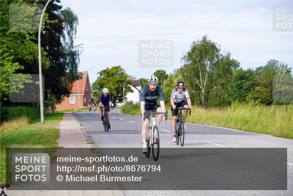 31.08.2025 - Elbe Triathlon Hamburg Michael Burmester http://msf.ph/oto/8676794 31.08.2025 10:25:23 Radfahren 829, 935, 1008, 1021 meine-sportfotos.de