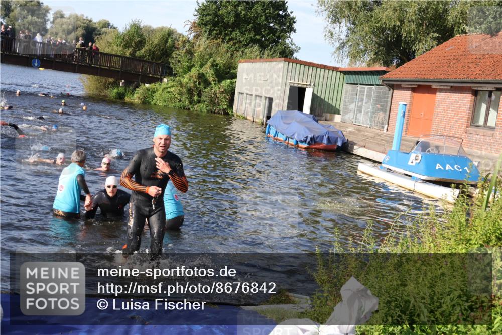 31.08.2025 - Elbe Triathlon Hamburg Luisa Fischer http://msf.ph/oto/8676842 31.08.2025 09:11:08 Schwimmen 428, 557, 574 meine-sportfotos.de