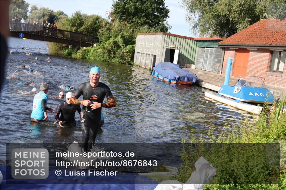 31.08.2025 - Elbe Triathlon Hamburg Luisa Fischer http://msf.ph/oto/8676843 31.08.2025 09:11:08 Schwimmen 428, 557, 574 meine-sportfotos.de