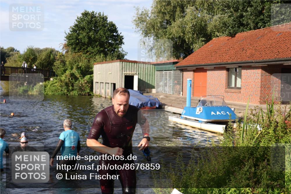 31.08.2025 - Elbe Triathlon Hamburg Luisa Fischer http://msf.ph/oto/8676859 31.08.2025 09:11:29 Schwimmen 576, 588, 614, 652 meine-sportfotos.de