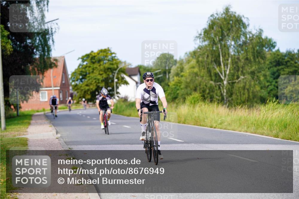 31.08.2025 - Elbe Triathlon Hamburg Michael Burmester http://msf.ph/oto/8676949 31.08.2025 10:26:13 Radfahren 699, 1022, 1035 meine-sportfotos.de