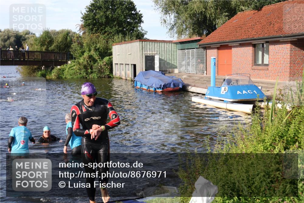 31.08.2025 - Elbe Triathlon Hamburg Luisa Fischer http://msf.ph/oto/8676971 31.08.2025 09:12:13 Schwimmen 525, 626, 639 meine-sportfotos.de