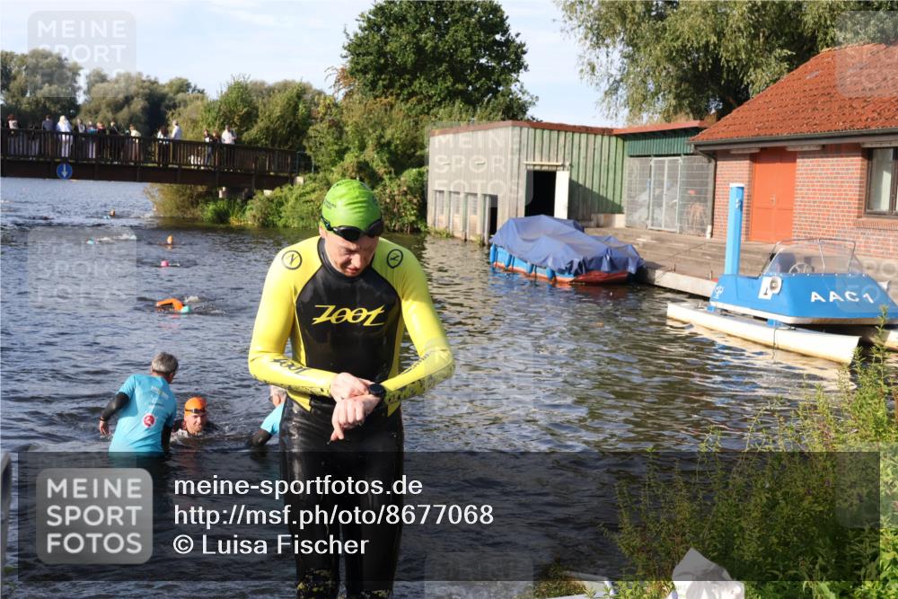 31.08.2025 - Elbe Triathlon Hamburg Luisa Fischer http://msf.ph/oto/8677068 31.08.2025 09:13:04 Schwimmen 579, 615, 623 meine-sportfotos.de
