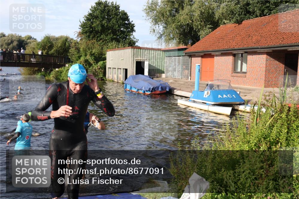 31.08.2025 - Elbe Triathlon Hamburg Luisa Fischer http://msf.ph/oto/8677091 31.08.2025 09:13:43 Schwimmen 624, 631, 753 meine-sportfotos.de
