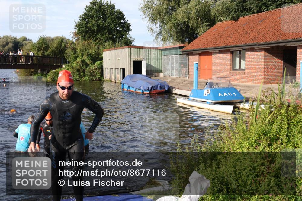 31.08.2025 - Elbe Triathlon Hamburg Luisa Fischer http://msf.ph/oto/8677116 31.08.2025 09:14:02 Schwimmen 563, 608, 695 meine-sportfotos.de