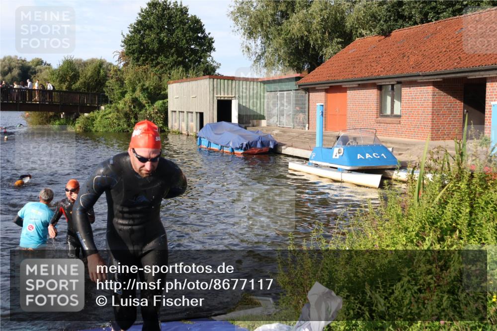 31.08.2025 - Elbe Triathlon Hamburg Luisa Fischer http://msf.ph/oto/8677117 31.08.2025 09:14:02 Schwimmen 563, 608, 695 meine-sportfotos.de