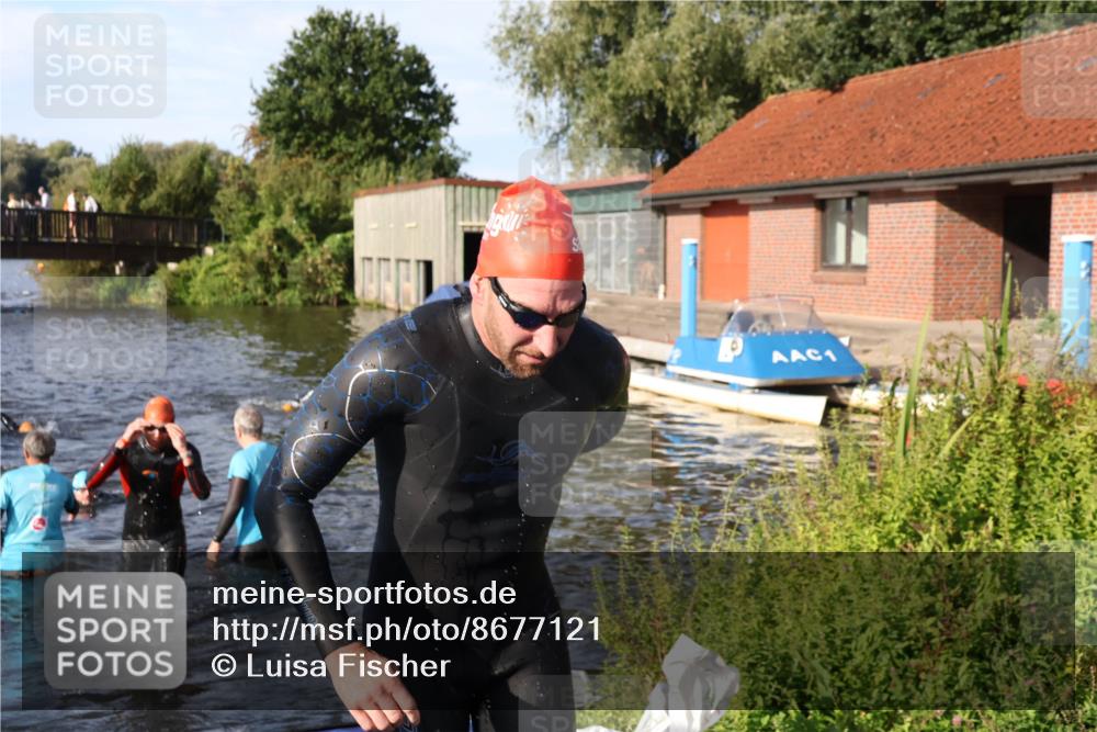 31.08.2025 - Elbe Triathlon Hamburg Luisa Fischer http://msf.ph/oto/8677121 31.08.2025 09:14:03 Schwimmen 563, 608, 695 meine-sportfotos.de