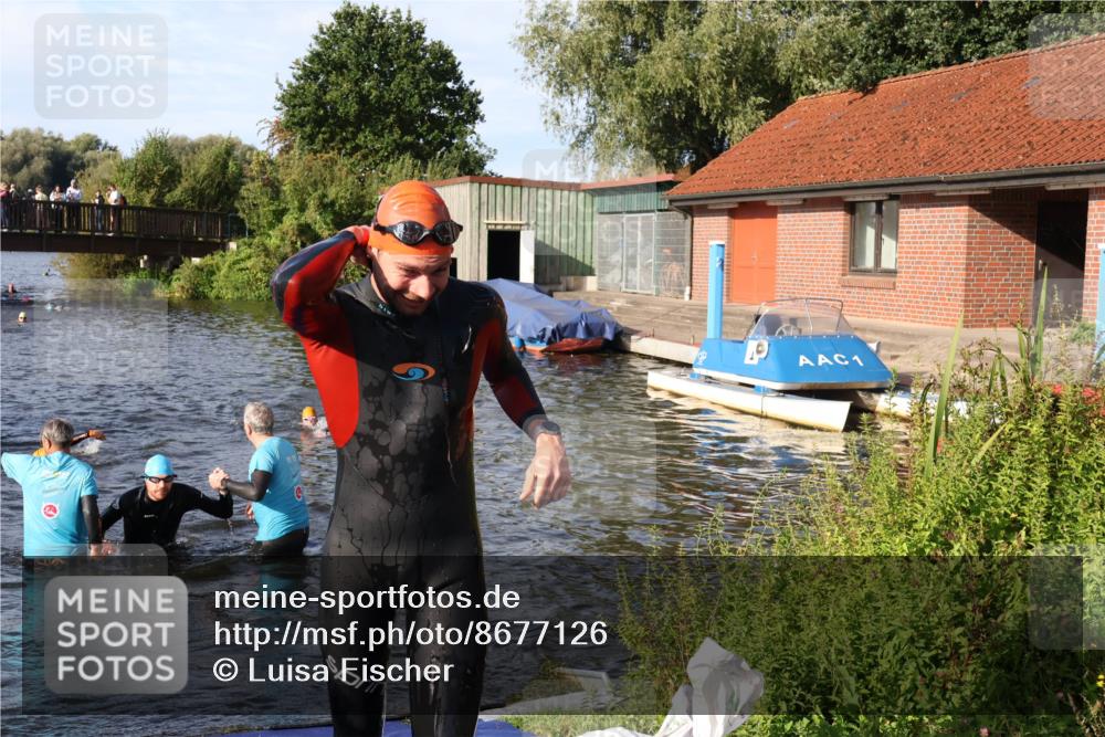 31.08.2025 - Elbe Triathlon Hamburg Luisa Fischer http://msf.ph/oto/8677126 31.08.2025 09:14:07 Schwimmen 563, 608 meine-sportfotos.de
